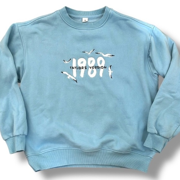 Blue Women's Crewneck Sweatshirt Size M Embroidered 1989 Taylor's Version - Picture 1 of 12